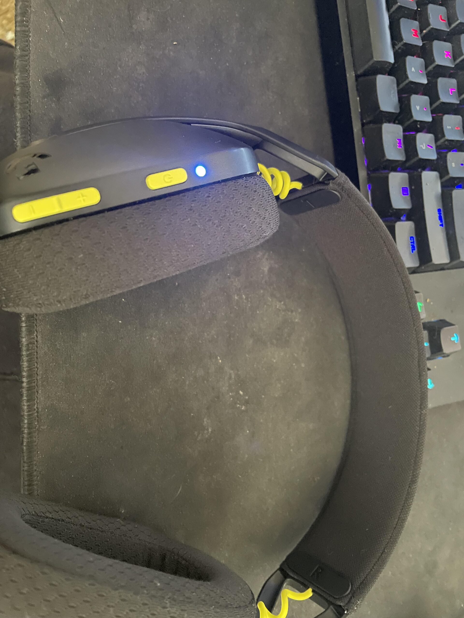 Logitech G435 Blinking Blue Light