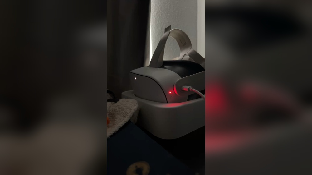 Blinking Red Light Oculus Quest