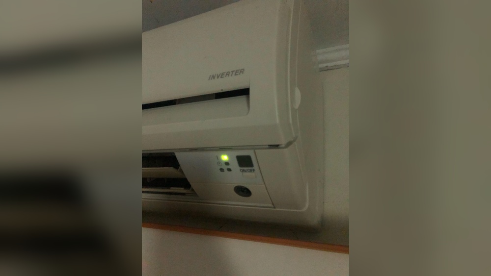Daikin Green Light Blinking
