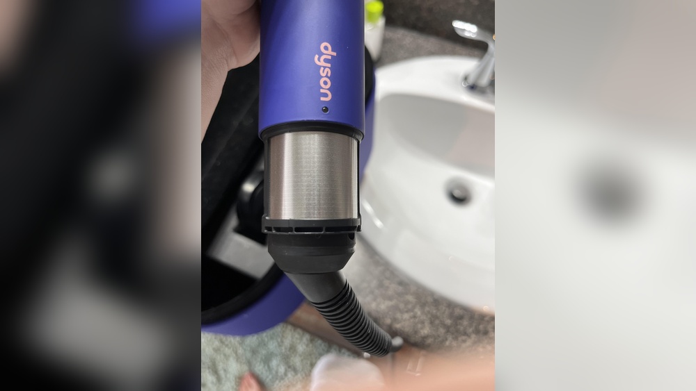 Dyson Airwrap White Light Blinking