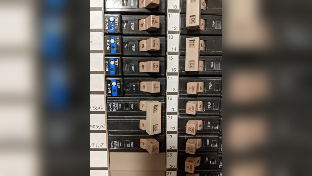 Eaton Breaker Blinking Red 6 Times