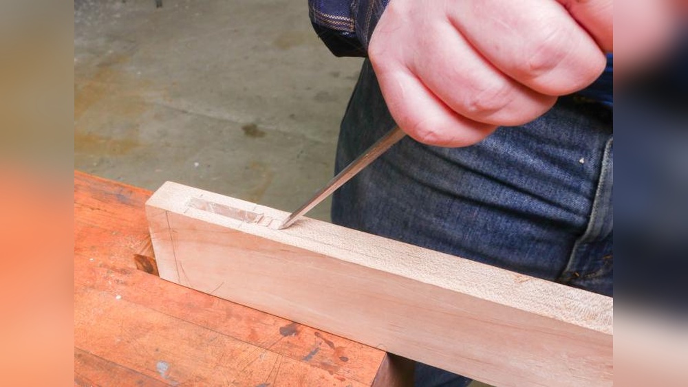 How To Cut A Groove In Wood By Hand