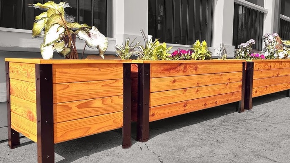 How To Paint A Wood Planter Box 2
