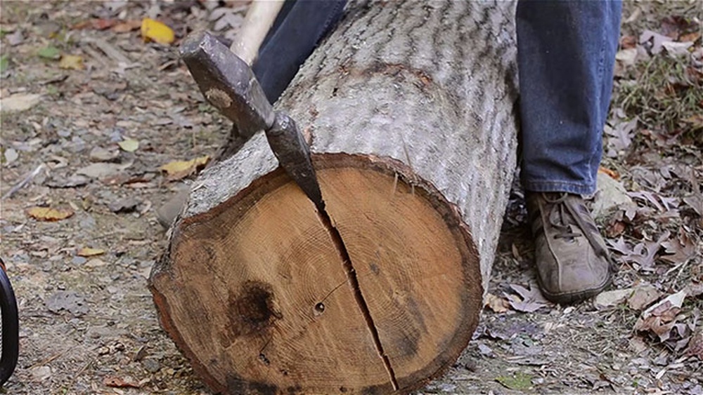 How To Split Large Logs With A Wedge