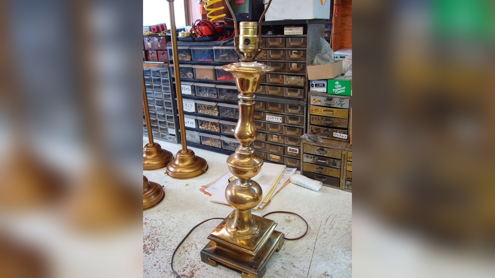 How to Tighten a Lamp Neck