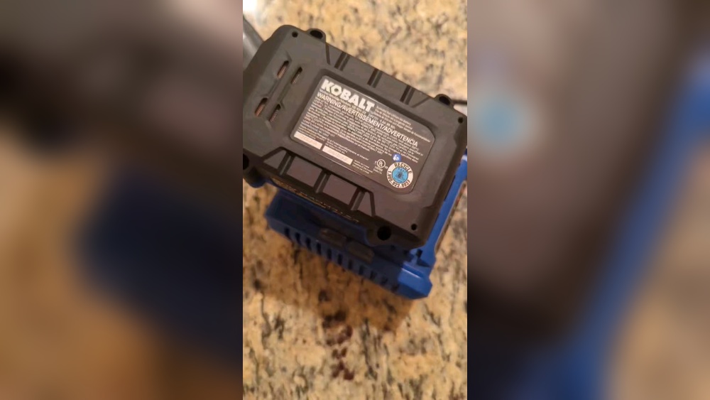 Kobalt Battery Blinking Green