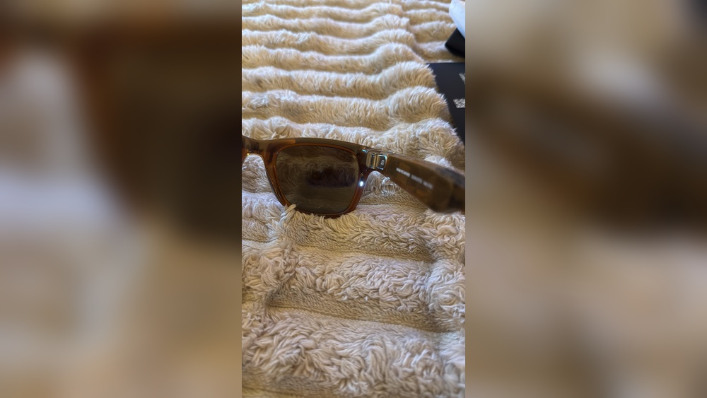 Meta Glasses White Light Blinking