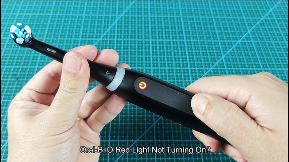 Oral B Io Blinking Red